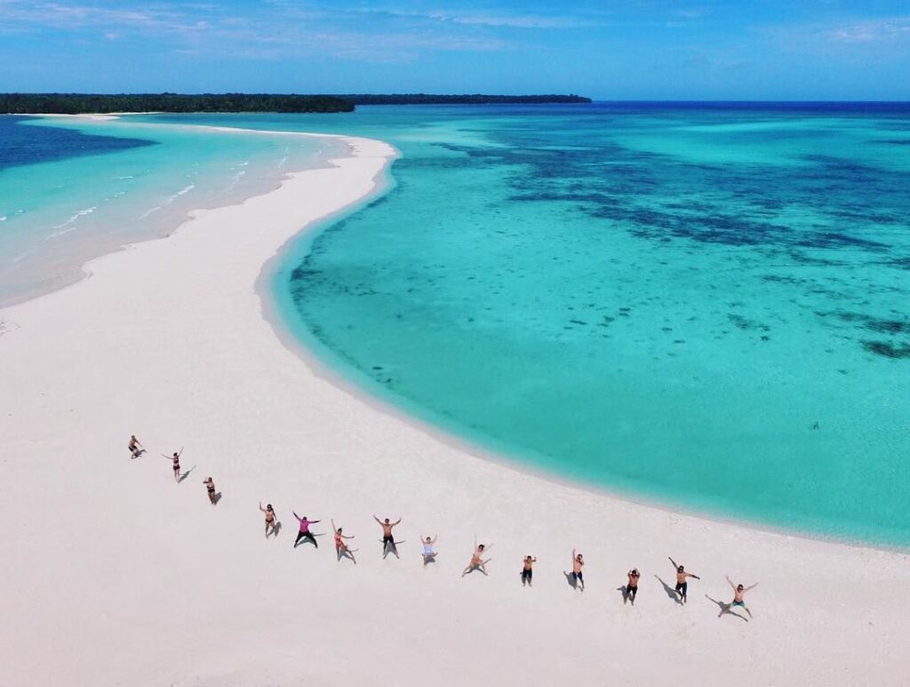 Pantai Ngurtafur Pembelah Lautan Maluku