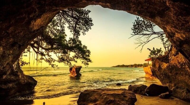 Liburan ke Pantai Karang Bolong Kebumen