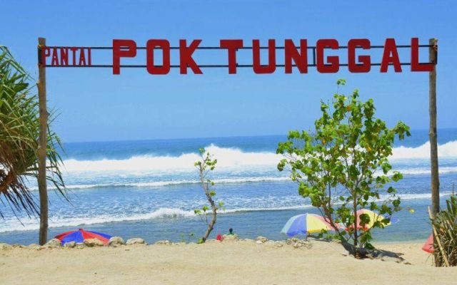 Pesona Pantai Pok Tunggal