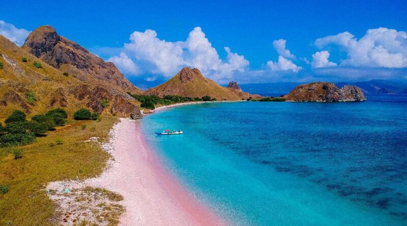 Pantai Pink Labuan Bajo