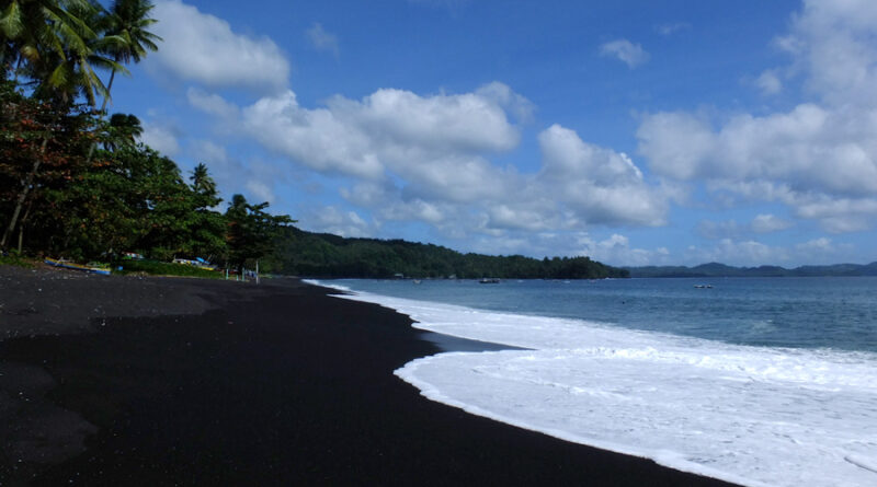 Pantai Batu Putih Tangkoko Pasir Hitam