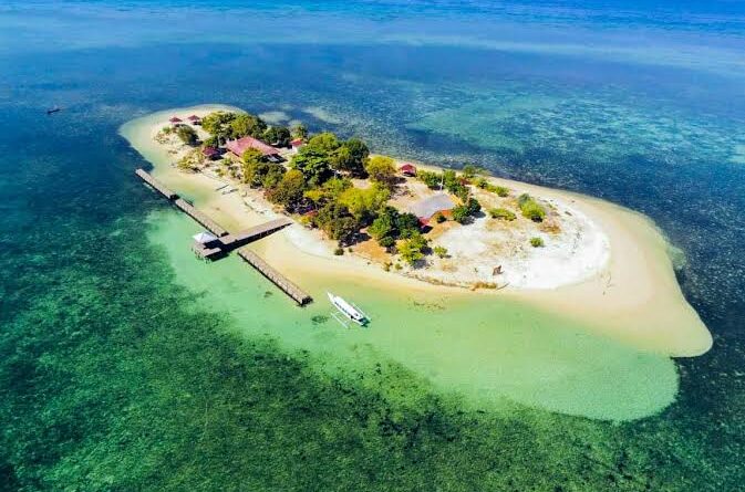 Pantai Tersembunyi Pulau Gusung