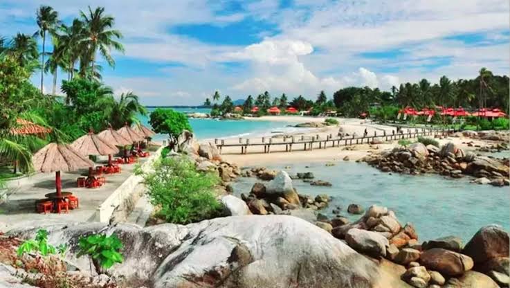 Fakta Menarik Pantai Parai Tenggiri