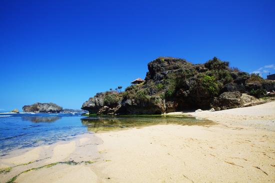 Keindahan mempesona Pantai Sundak Yogyakarta