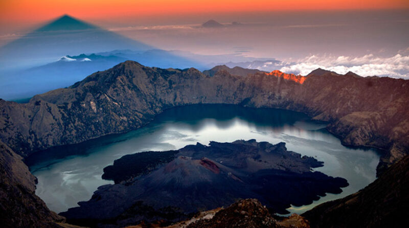 Keindahan Gunung Rinjani dan Rahasianya