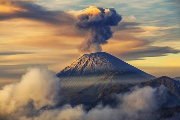 Gunung Semeru Keindahan Alam dan Tantangan Pendakian