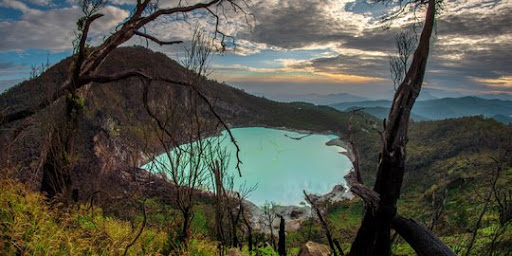 Pesona Mistis Tanah Priangan Gunung Patuha