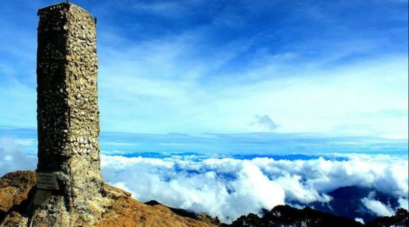 Menaklukkan Puncak Tertinggi Sulawesi Gunung Latimojong