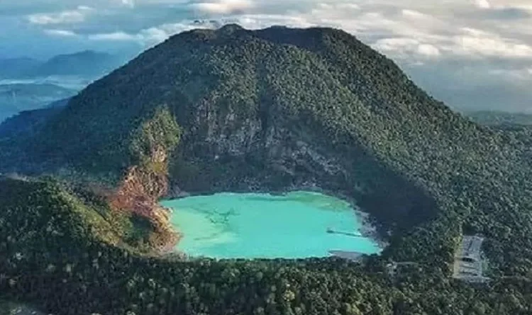 Keindahan Mistis Tanah Pasundan Gunung Patuha