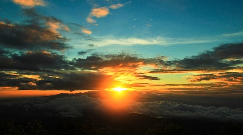 Moment Indah Sunrise Gunung Butak