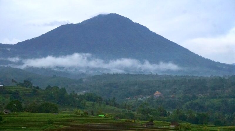 Pesona Gunung Batukaru Terkini