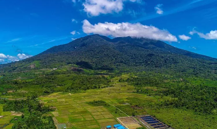 Keindahan Tersembunyi Gunung Lubuk Raya